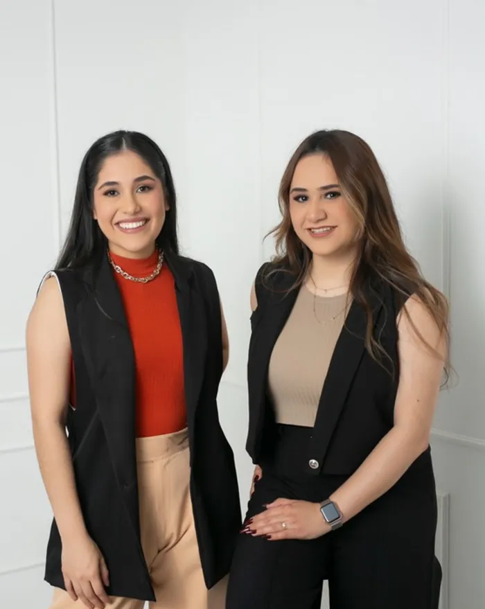 Luz Chávez y Rocío Benítez, fundadoras de Esencial Arquitectura